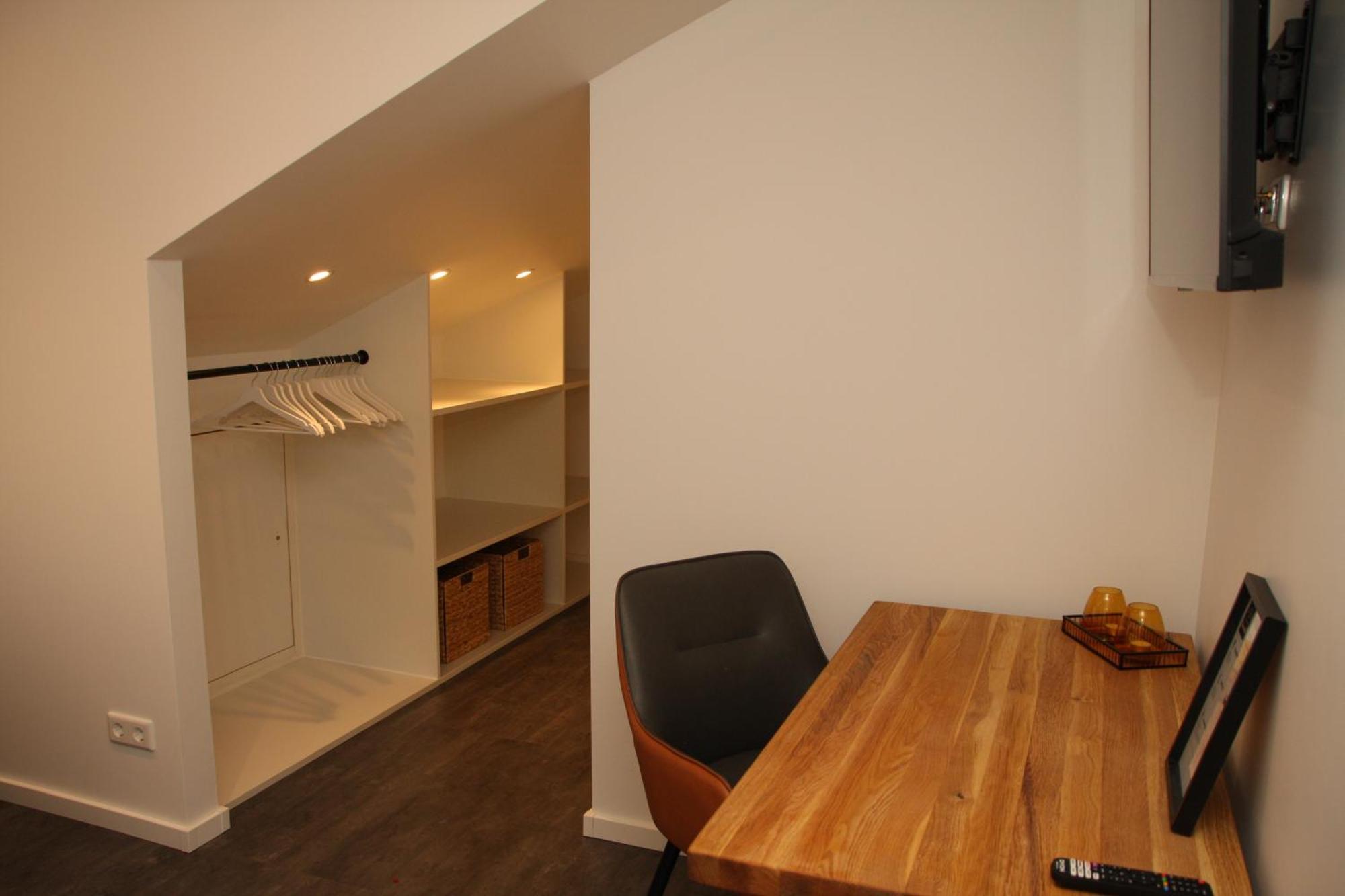 Lv Apartment *